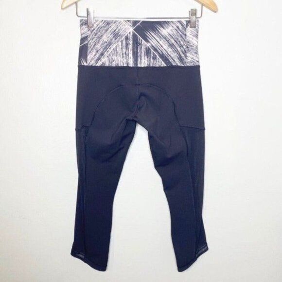 Lululemon Black & White Hot to Street Crop Leggings 6 Small - Picture 6 of 12